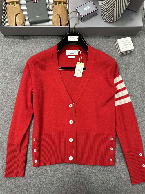 Thom Browne 톰브라운 사선완장 4-Bar 크롭 캐시미어 가디건 [터보] 레플리카 2번 이미지 - 의류 | 세미샵 레플리카 사이트