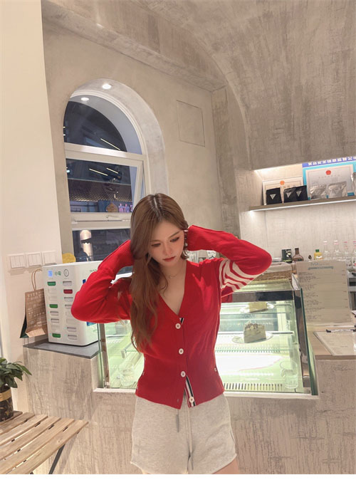 Thom Browne 톰브라운 사선완장 4-Bar 크롭 캐시미어 가디건 [터보] 레플리카 3번 이미지 - 의류 | 세미샵 레플리카 사이트