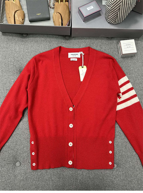 Thom Browne 톰브라운 사선완장 4-Bar 크롭 캐시미어 가디건 [터보] 레플리카 7번 이미지 - 의류 | 세미샵 레플리카 사이트