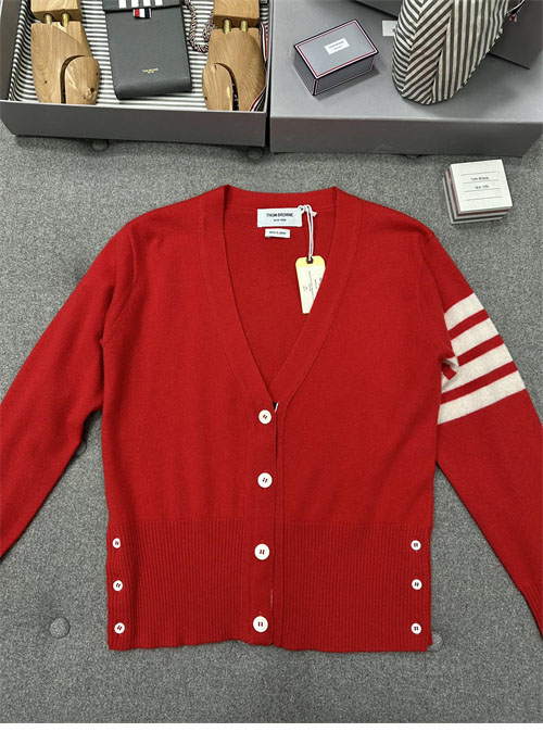 Thom Browne 톰브라운 사선완장 4-Bar 크롭 캐시미어 가디건 [터보] 레플리카 8번 이미지 - 의류 | 세미샵 레플리카 사이트