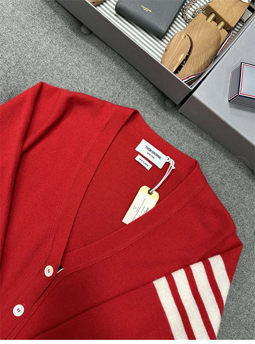 Thom Browne 톰브라운 사선완장 4-Bar 크롭 캐시미어 가디건 [터보] 레플리카 9번 이미지 - 의류 | 세미샵 레플리카 사이트