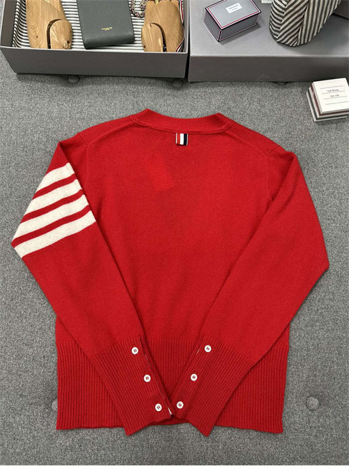 Thom Browne 톰브라운 사선완장 4-Bar 크롭 캐시미어 가디건 [터보] 레플리카 12번 이미지 - 의류 | 세미샵 레플리카 사이트