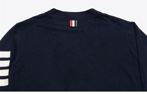 Thom Browne 톰브라운 사선완장 4-Bar 클래식 가디건 레플리카 4번 이미지 - 의류 | 세미샵 레플리카 사이트