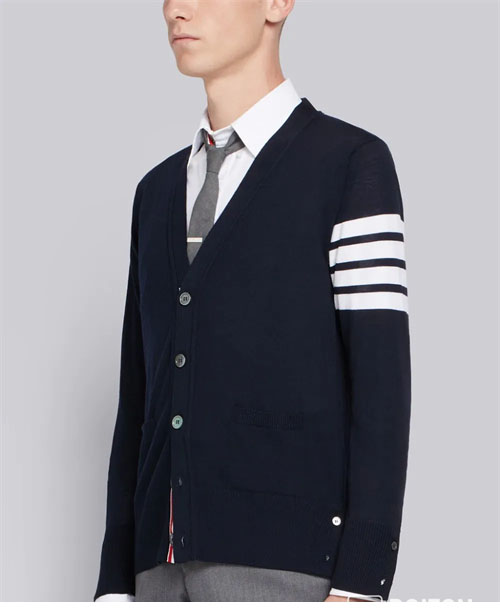 Thom Browne 톰브라운 사선완장 4-Bar 클래식 가디건 레플리카 21번 이미지 - 의류 | 세미샵 레플리카 사이트