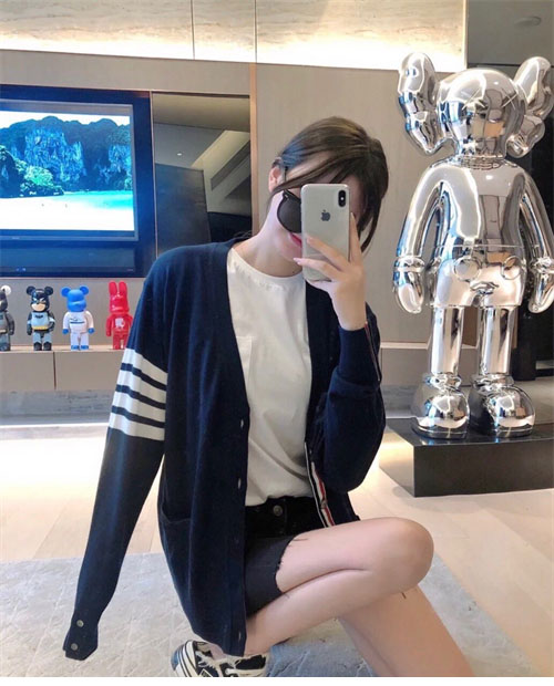 Thom Browne 톰브라운 사선완장 4-Bar 클래식 가디건 레플리카 25번 이미지 - 의류 | 세미샵 레플리카 사이트