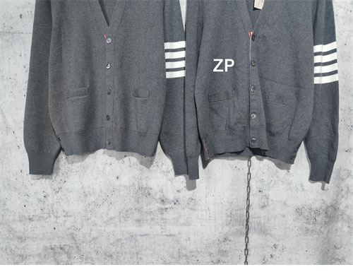 Thom Browne 톰브라운 사선완장 4-Bar 클래식 울 가디건 레플리카 4번 이미지 - 의류 | 세미샵 레플리카 사이트