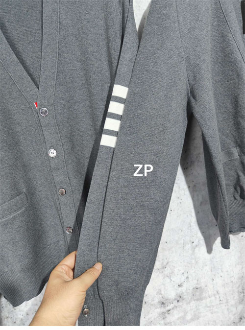 Thom Browne 톰브라운 사선완장 4-Bar 클래식 울 가디건 레플리카 7번 이미지 - 의류 | 세미샵 레플리카 사이트