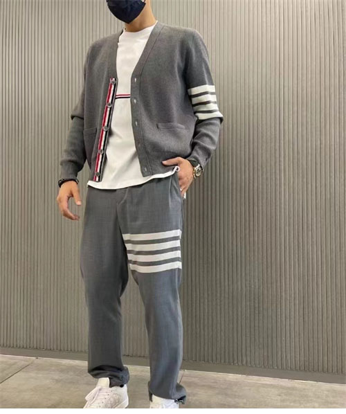 Thom Browne 톰브라운 사선완장 4-Bar 클래식 울 가디건 레플리카 27번 이미지 - 의류 | 세미샵 레플리카 사이트