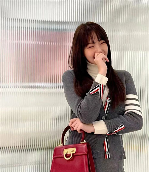 Thom Browne 톰브라운 사선완장 4-Bar 클래식 울 가디건 레플리카 30번 이미지 - 의류 | 세미샵 레플리카 사이트