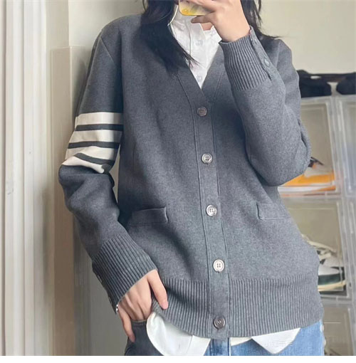 Thom Browne 톰브라운 사선완장 4-Bar 클래식 울 가디건 레플리카 31번 이미지 - 의류 | 세미샵 레플리카 사이트