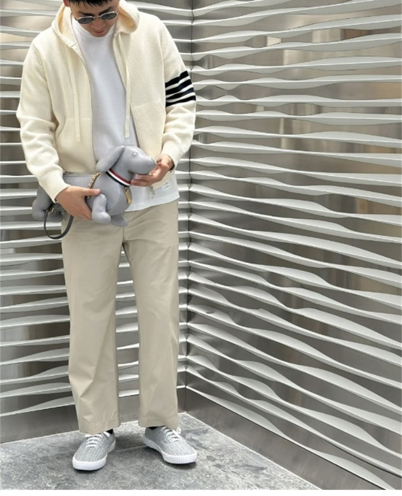 Thom Browne 톰브라운 사선완장 4-Bar 클래식 울 후드 집업 레플리카 3번 이미지 - 의류 | 세미샵 레플리카 사이트