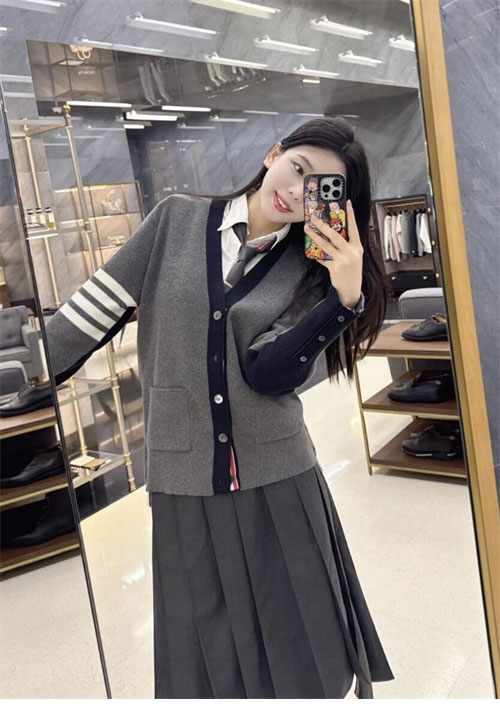 Thom Browne 톰브라운 사선완장 4-Bar 하프 가디건 레플리카 3번 이미지 - 의류 | 세미샵 레플리카 사이트