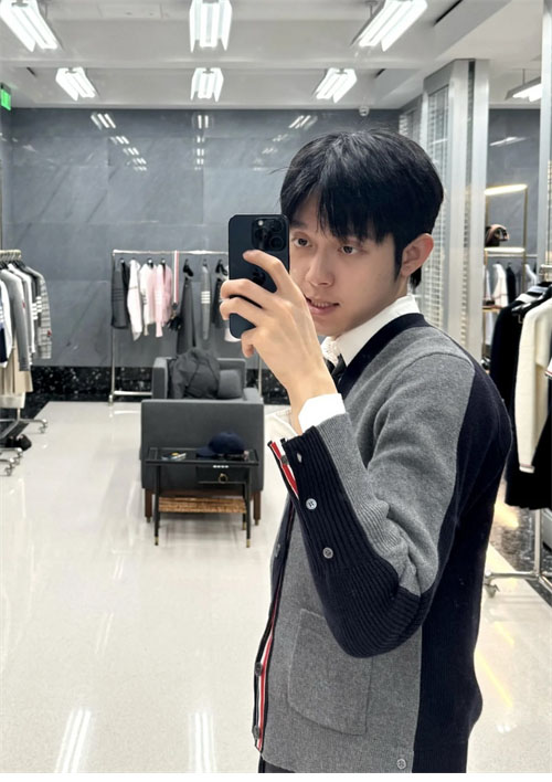 Thom Browne 톰브라운 사선완장 4-Bar 하프 가디건 레플리카 4번 이미지 - 의류 | 세미샵 레플리카 사이트