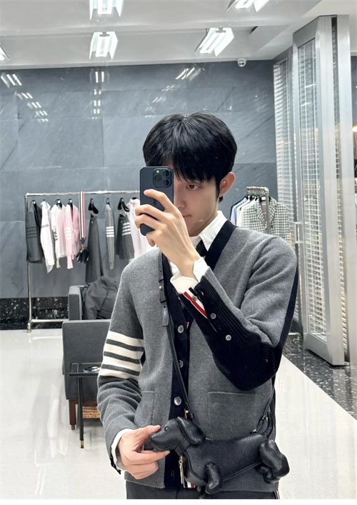 Thom Browne 톰브라운 사선완장 4-Bar 하프 가디건 레플리카 5번 이미지 - 의류 | 세미샵 레플리카 사이트