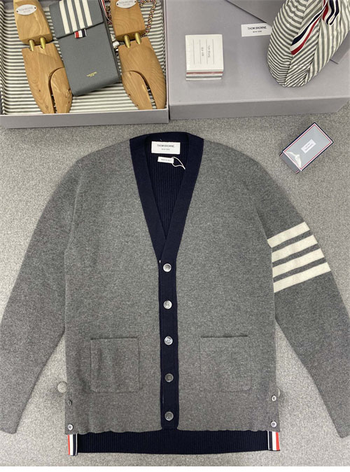 Thom Browne 톰브라운 사선완장 4-Bar 하프 가디건 레플리카 7번 이미지 - 의류 | 세미샵 레플리카 사이트