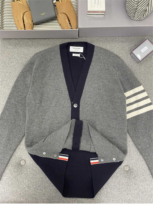 Thom Browne 톰브라운 사선완장 4-Bar 하프 가디건 레플리카 9번 이미지 - 의류 | 세미샵 레플리카 사이트