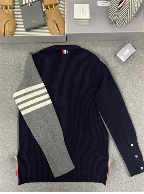 Thom Browne 톰브라운 사선완장 4-Bar 하프 가디건 레플리카 12번 이미지 - 의류 | 세미샵 레플리카 사이트