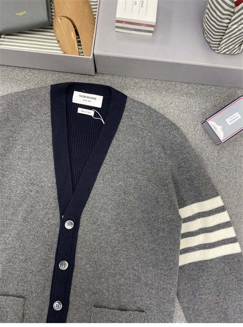 Thom Browne 톰브라운 사선완장 4-Bar 하프 가디건 레플리카 15번 이미지 - 의류 | 세미샵 레플리카 사이트