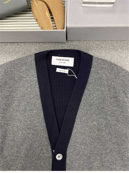 Thom Browne 톰브라운 사선완장 4-Bar 하프 가디건 레플리카 16번 이미지 - 의류 | 세미샵 레플리카 사이트