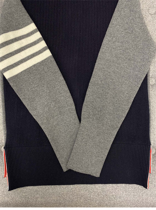 Thom Browne 톰브라운 사선완장 4-Bar 하프 가디건 레플리카 21번 이미지 - 의류 | 세미샵 레플리카 사이트