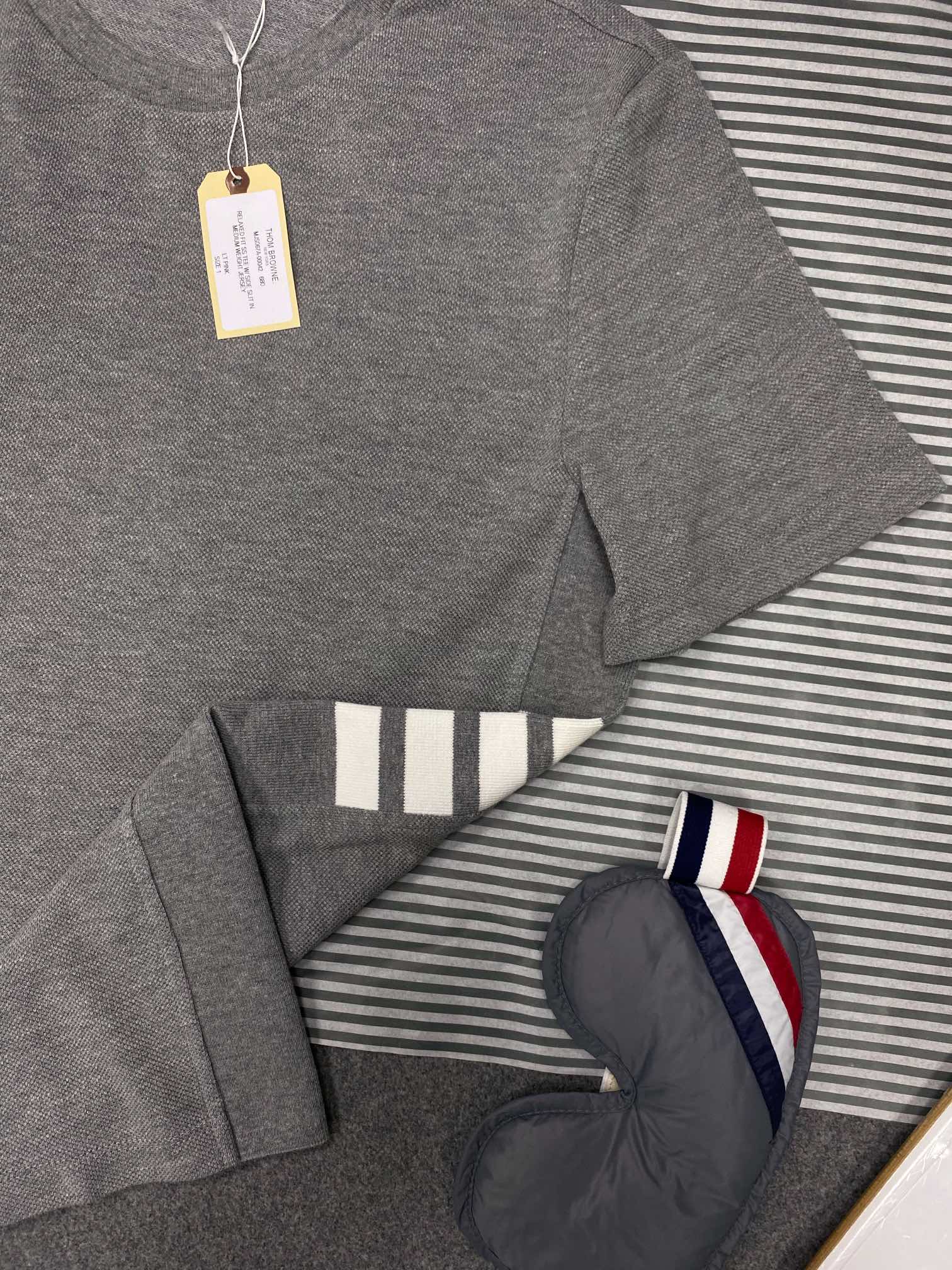 Thom Browne 톰브라운 사이드라인 반팔 티셔츠 “3COLOR” 레플리카 15번 이미지 - 의류 | 세미샵 레플리카 사이트