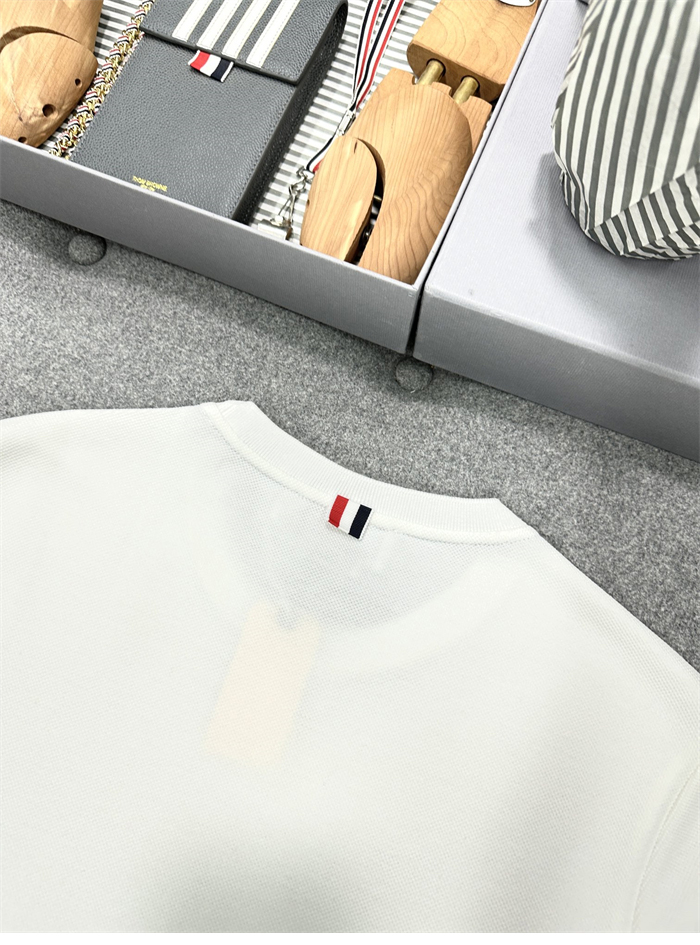 Thom Browne 톰브라운 삼선 스트라이프 반팔 티셔츠 레플리카 12번 이미지 - 의류 | 세미샵 레플리카 사이트
