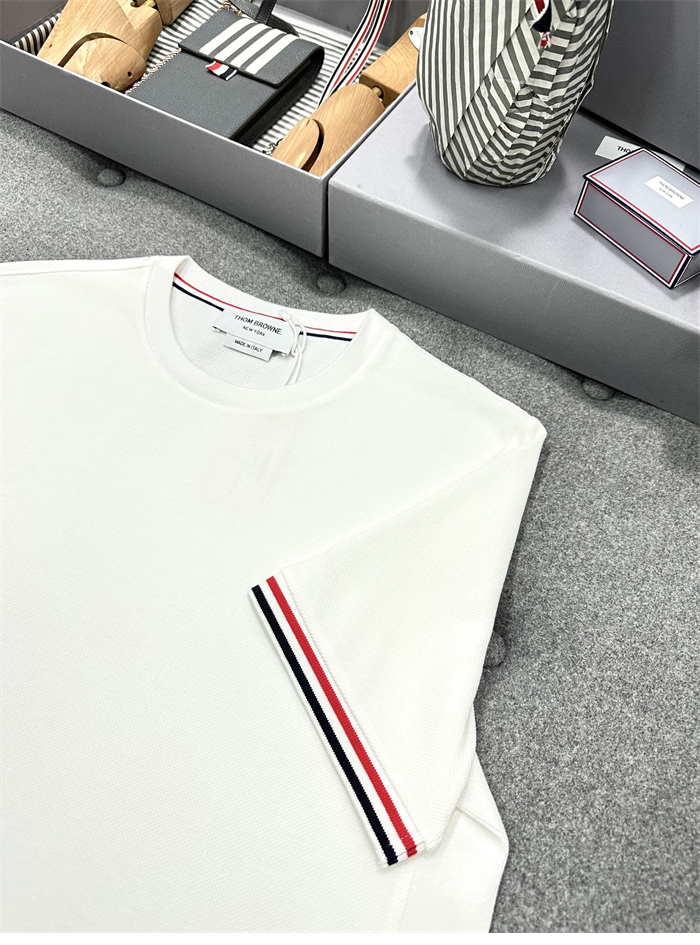 Thom Browne 톰브라운 삼선 스트라이프 반팔 티셔츠 레플리카 13번 이미지 - 의류 | 세미샵 레플리카 사이트