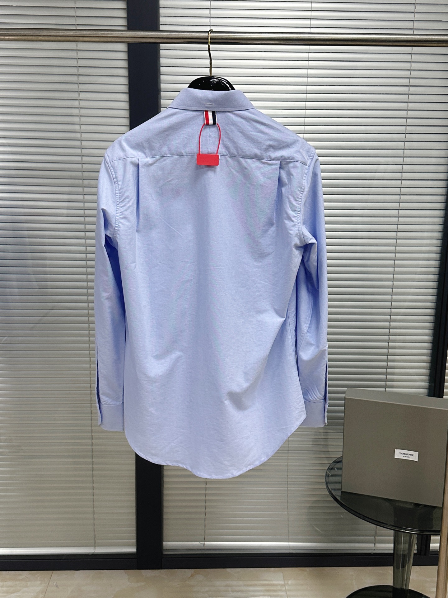 톰브라운 톰브라운 새틴 스티치 버드 앤 플로럴 옥스포드 셔츠 레플리카 3번 이미지 - 의류 | 세미샵 레플리카 사이트