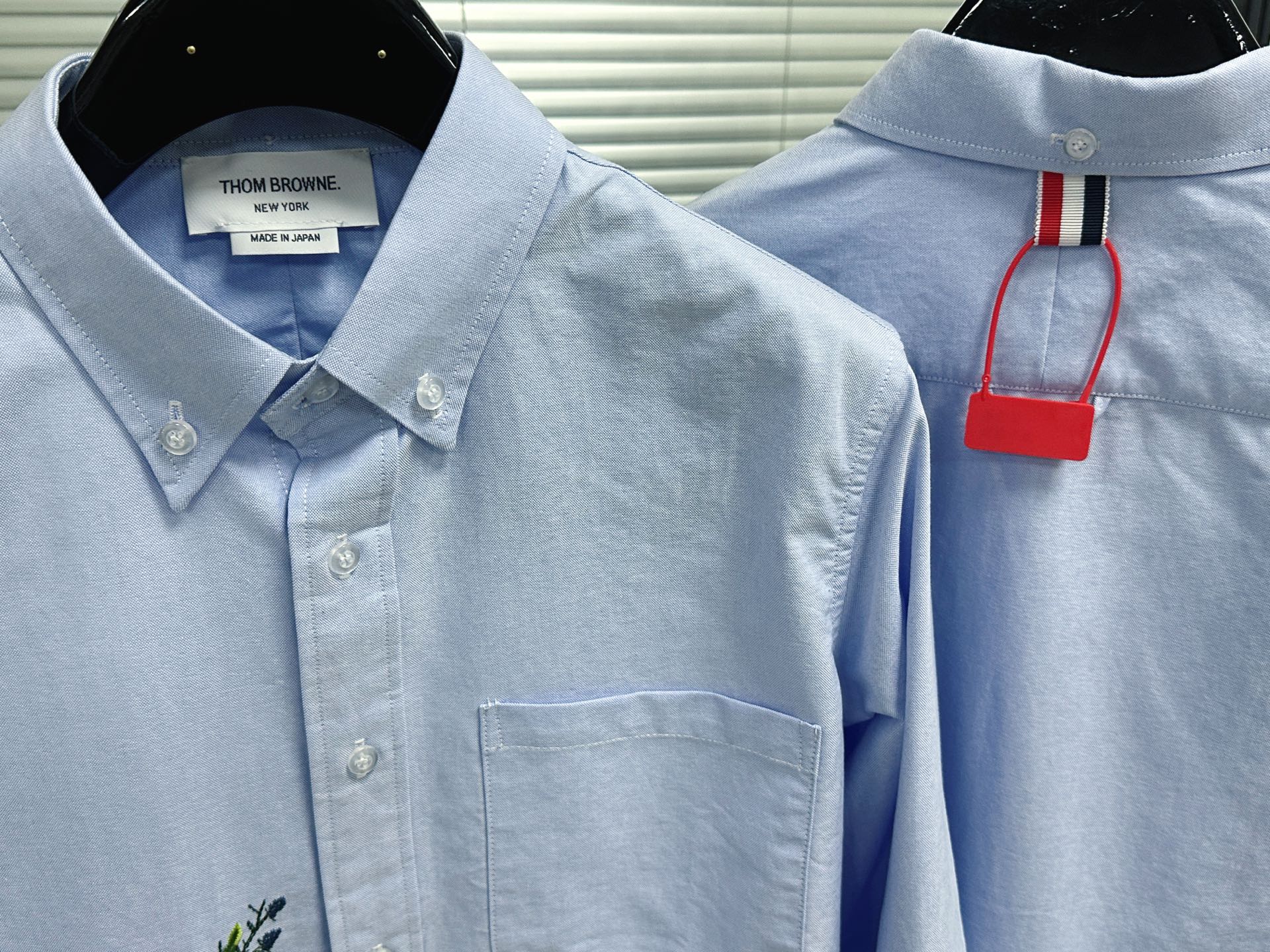 톰브라운 톰브라운 새틴 스티치 버드 앤 플로럴 옥스포드 셔츠 레플리카 5번 이미지 - 의류 | 세미샵 레플리카 사이트