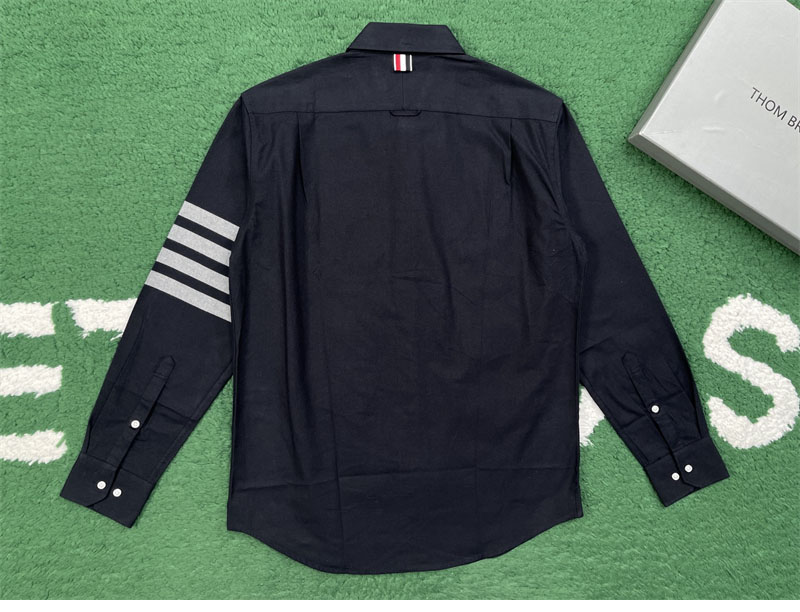 Thom Browne 톰브라운 솔리드 플란넬 셔팅 사선완장 4-Bar 네임택 스트레이트 셔츠 레플리카 6번 이미지 - 의류 | 세미샵 레플리카 사이트