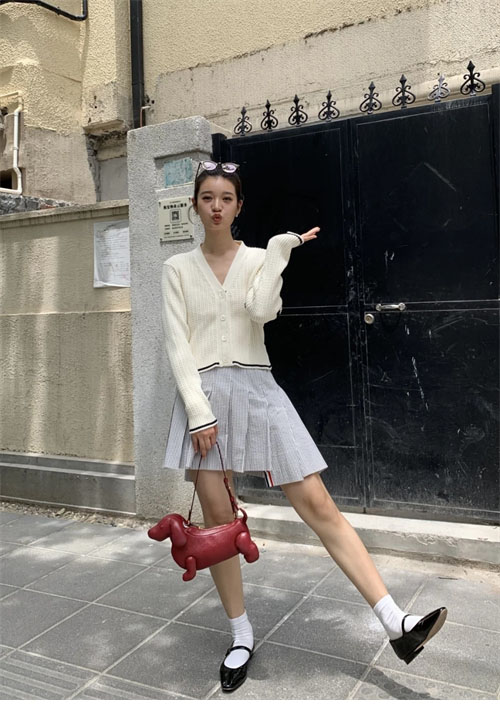 Thom Browne 톰브라운 여성용 사선완장 4-Bar 버진 울 케이블 크롭 v넥 가디건 레플리카 3번 이미지 - 의류 | 세미샵 레플리카 사이트