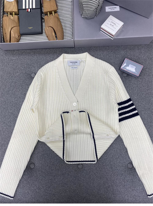 Thom Browne 톰브라운 여성용 사선완장 4-Bar 버진 울 케이블 크롭 v넥 가디건 레플리카 9번 이미지 - 의류 | 세미샵 레플리카 사이트