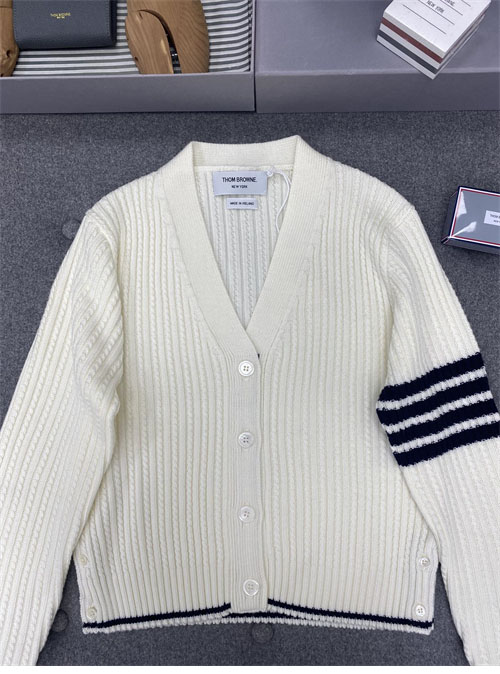 Thom Browne 톰브라운 여성용 사선완장 4-Bar 버진 울 케이블 크롭 v넥 가디건 레플리카 10번 이미지 - 의류 | 세미샵 레플리카 사이트