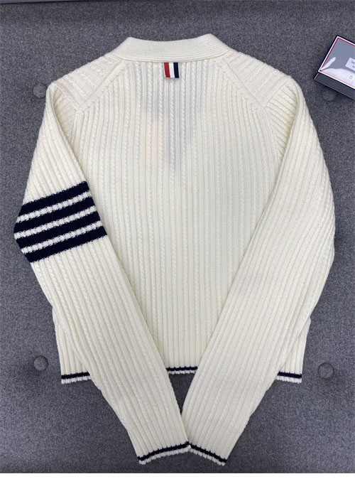 Thom Browne 톰브라운 여성용 사선완장 4-Bar 버진 울 케이블 크롭 v넥 가디건 레플리카 11번 이미지 - 의류 | 세미샵 레플리카 사이트