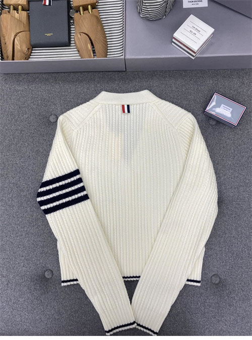 Thom Browne 톰브라운 여성용 사선완장 4-Bar 버진 울 케이블 크롭 v넥 가디건 레플리카 12번 이미지 - 의류 | 세미샵 레플리카 사이트