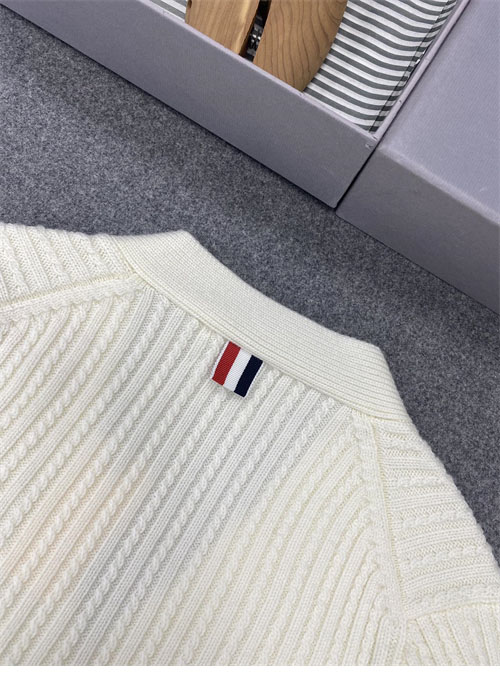 Thom Browne 톰브라운 여성용 사선완장 4-Bar 버진 울 케이블 크롭 v넥 가디건 레플리카 19번 이미지 - 의류 | 세미샵 레플리카 사이트