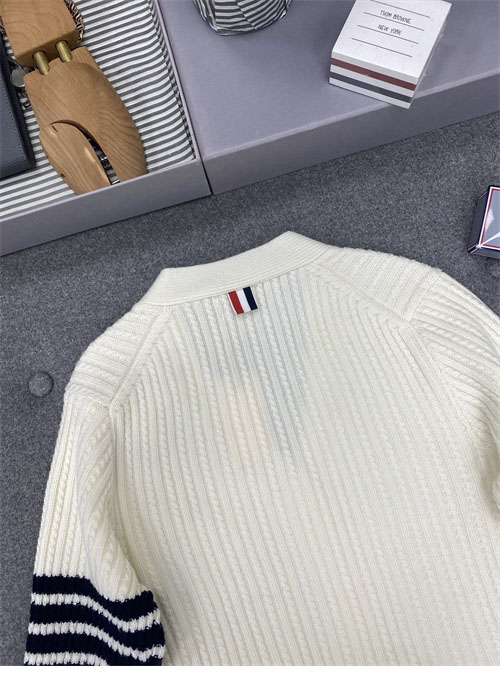 Thom Browne 톰브라운 여성용 사선완장 4-Bar 버진 울 케이블 크롭 v넥 가디건 레플리카 20번 이미지 - 의류 | 세미샵 레플리카 사이트