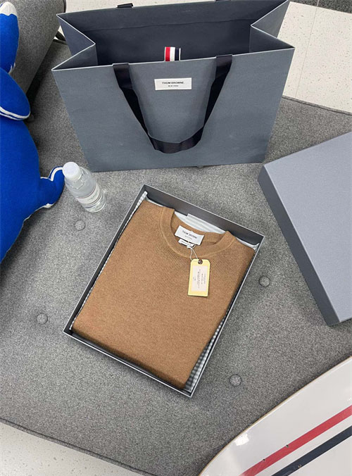 Thom Browne 톰브라운 울 저지 스티치 사선완장 4-Bar 크루넥 클래식 니트 레플리카 8번 이미지 - 의류 | 세미샵 레플리카 사이트