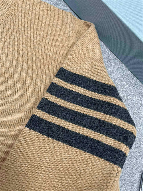 Thom Browne 톰브라운 울 저지 스티치 사선완장 4-Bar 크루넥 클래식 니트 레플리카 15번 이미지 - 의류 | 세미샵 레플리카 사이트