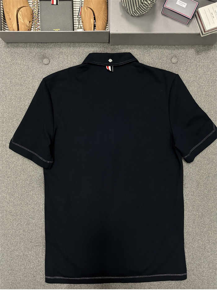 Thom Browne 톰브라운 울 테크 콘트라스트 스티치 폴로 셔츠 레플리카 8번 이미지 - 의류 | 세미샵 레플리카 사이트