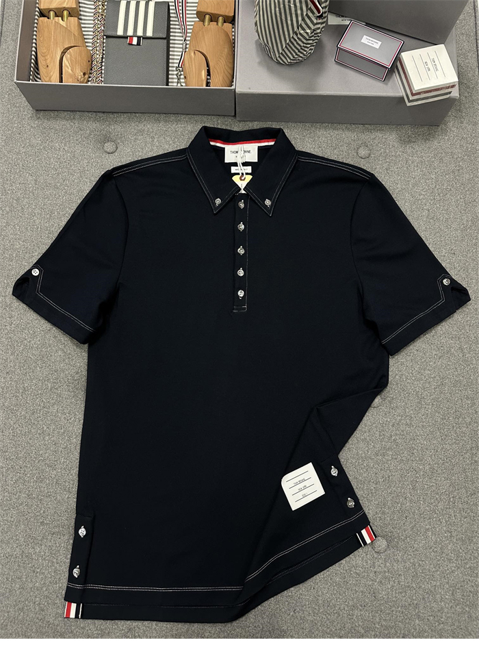 Thom Browne 톰브라운 울 테크 콘트라스트 스티치 폴로 셔츠 레플리카 9번 이미지 - 의류 | 세미샵 레플리카 사이트