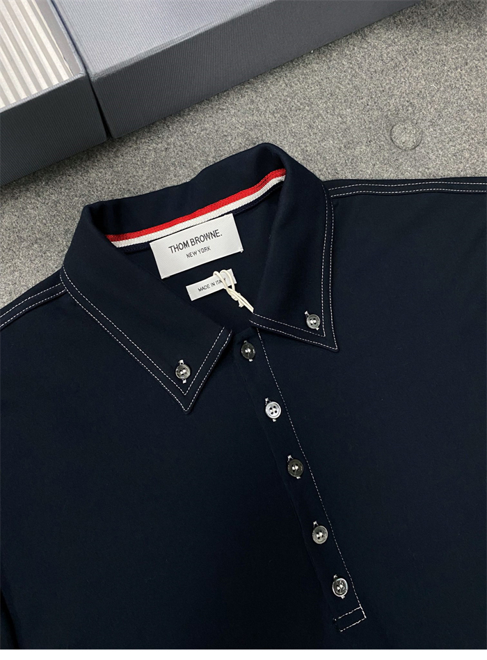 Thom Browne 톰브라운 울 테크 콘트라스트 스티치 폴로 셔츠 레플리카 14번 이미지 - 의류 | 세미샵 레플리카 사이트