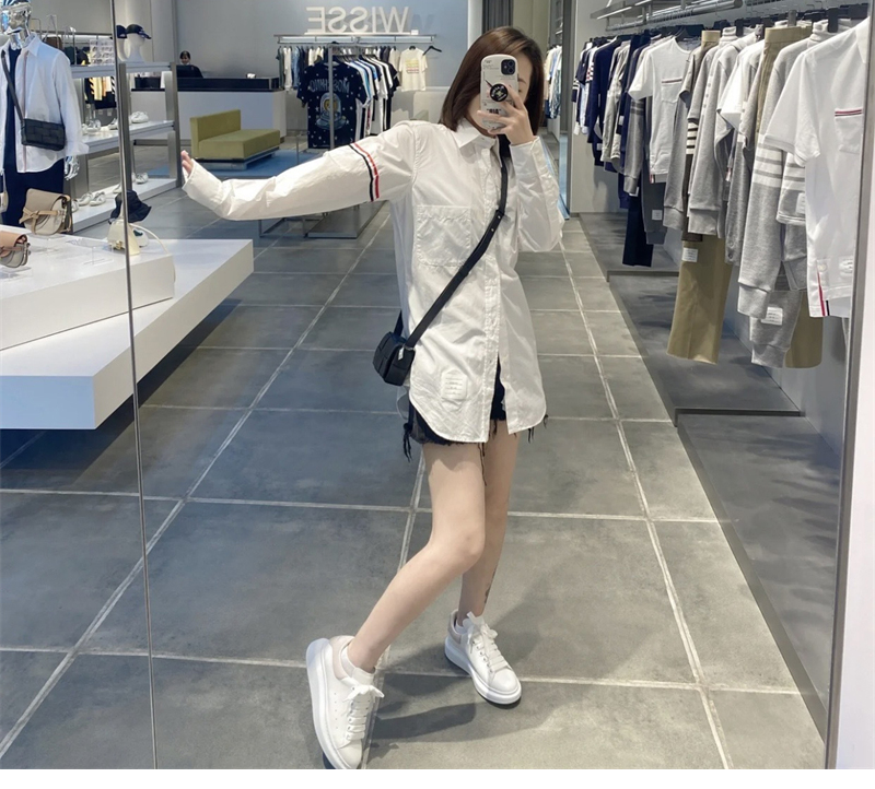 Thom Browne 톰브라운 클래식 포플린 암밴드 셔츠 레플리카 3번 이미지 - 의류 | 세미샵 레플리카 사이트