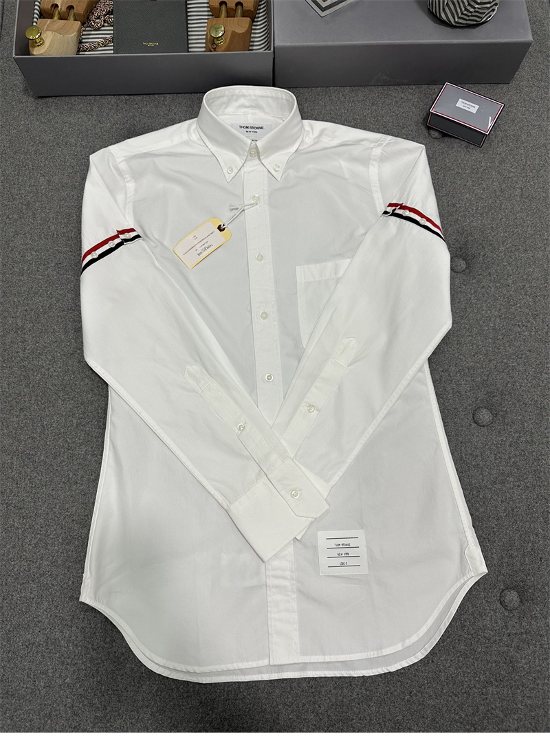 Thom Browne 톰브라운 클래식 포플린 암밴드 셔츠 레플리카 5번 이미지 - 의류 | 세미샵 레플리카 사이트