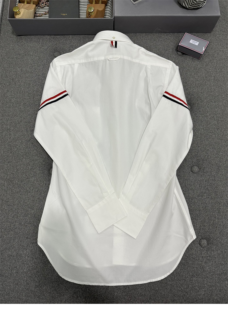 Thom Browne 톰브라운 클래식 포플린 암밴드 셔츠 레플리카 6번 이미지 - 의류 | 세미샵 레플리카 사이트