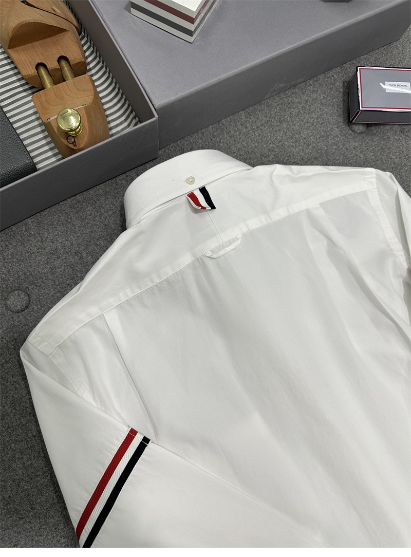 Thom Browne 톰브라운 클래식 포플린 암밴드 셔츠 레플리카 12번 이미지 - 의류 | 세미샵 레플리카 사이트