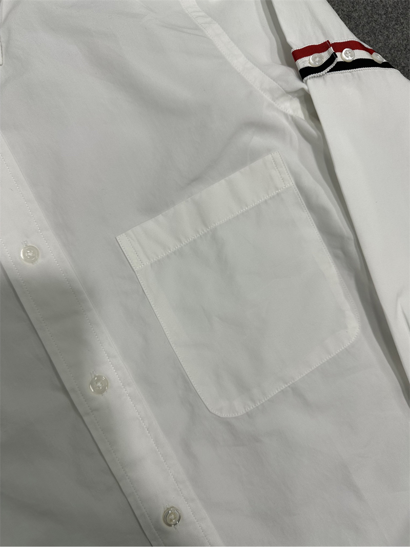 Thom Browne 톰브라운 클래식 포플린 암밴드 셔츠 레플리카 18번 이미지 - 의류 | 세미샵 레플리카 사이트