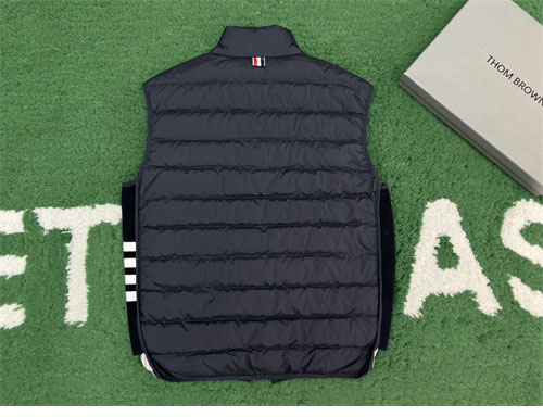 Thom Browne 톰브라운 퍼넬 넥다운 패딩 베스트 레플리카 3번 이미지 - 의류 | 세미샵 레플리카 사이트