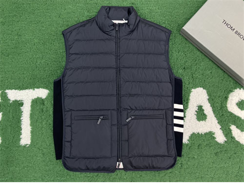 Thom Browne 톰브라운 퍼넬 넥다운 패딩 베스트 레플리카 4번 이미지 - 의류 | 세미샵 레플리카 사이트