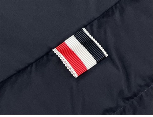 Thom Browne 톰브라운 퍼넬 넥다운 패딩 베스트 레플리카 8번 이미지 - 의류 | 세미샵 레플리카 사이트